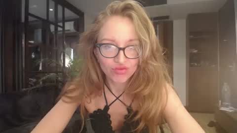 Snapshot of sashasweetsasha chatting on 12-26-24, 05:26 Sasha online show from 12-26-24, 05:26