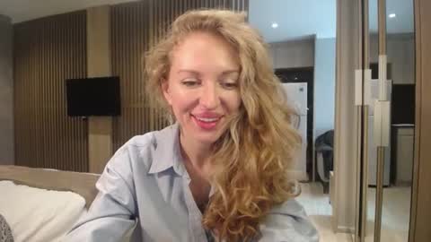 Snapshot of sashasweetsasha chatting on 10-03-25, 06:32 Sasha online show from 10-03-25, 06:32