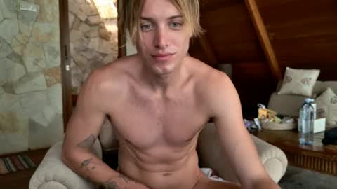 Snapshot of sashenkka chatting on 05-09-26, 02:39 Sasha -- online show from 05-09-26, 02:39