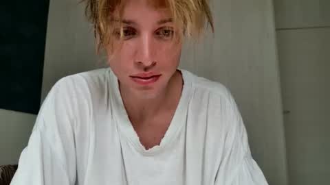 Snapshot of sashenkka chatting on 07-03-26, 01:45 Sasha -- online show from 07-03-26, 01:45