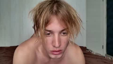 Snapshot of sashenkka chatting on 07-05-26, 05:14 Sasha -- online show from 07-05-26, 05:14