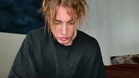 Snapshot of sashenkka chatting on 07-09-26, 07:45 Sasha -- online show from 07-09-26, 07:45