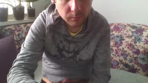 Snapshot of sasko877 chatting on 01-11-25, 01:01 sasko877 online show from 01-11-25, 01:01