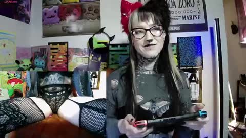 Snapshot of sassi_blondi chatting on 04-11-26, 03:38 Ivy online show from 04-11-26, 03:38