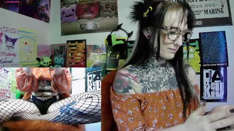 Snapshot of sassi_blondi chatting on 04-12-26, 02:44 Ivy online show from 04-12-26, 02:44