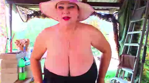 sassy_seasons online show from 09-10-25, 09:09