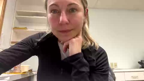 Sassyella online show from 12-16-25, 10:59