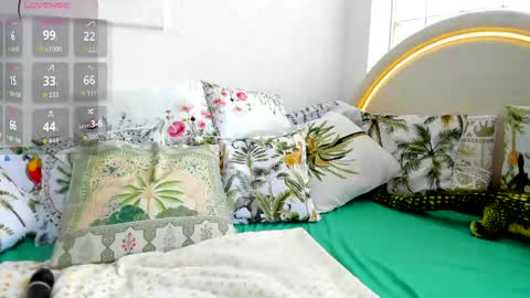 Snapshot of sassyt33n chatting on 05-08-26, 05:57 sassyt33n online show from 05-08-26, 05:57