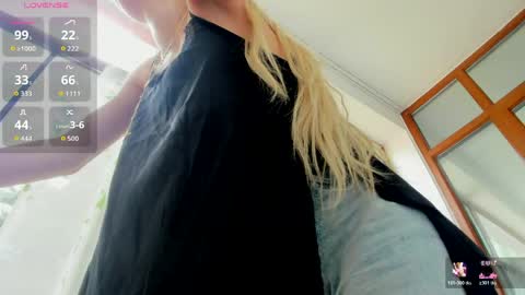 Snapshot of sassyt33n chatting on 06-04-26, 08:20 sassyt33n online show from 06-04-26, 08:20