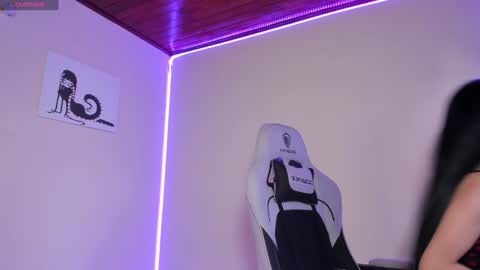    im expecting 300 thumbs up on my altar online show from 01-06-25, 09:43