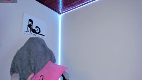    im expecting 300 thumbs up on my altar online show from 01-16-25, 01:06