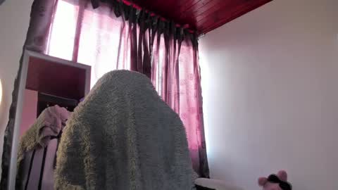    im expecting 300 thumbs up on my altar online show from 02-08-25, 09:57