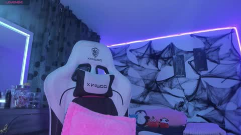    im expecting 300 thumbs up on my altar online show from 10-04-25, 11:36