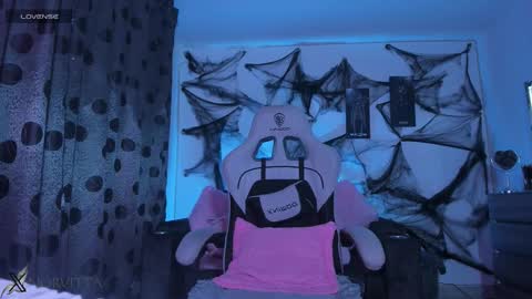    im expecting 300 thumbs up on my altar online show from 10-25-25, 12:29