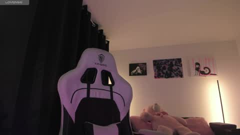 Snapshot of satanbabee_ chatting on 04-29-26, 11:44 im expecting 300 thumbs up on my altar online show from 04-29-26, 11:44