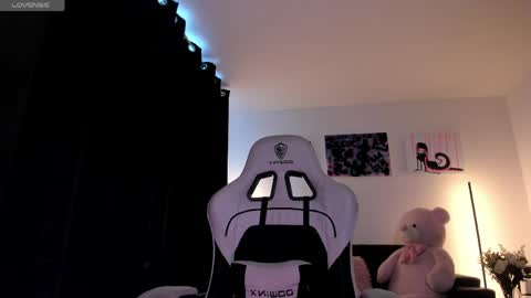 Snapshot of satanbabee_ chatting on 05-04-26, 09:00 im expecting 300 thumbs up on my altar online show from 05-04-26, 09:00
