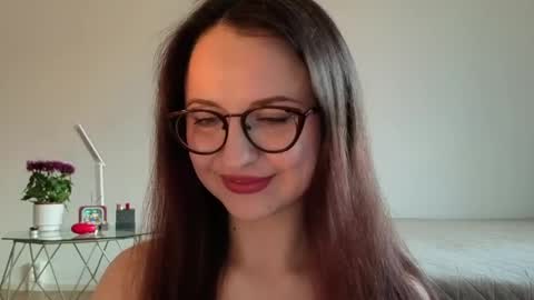 Snapshot of satin_sin chatting on 05-21-26, 06:26 Lori online show from 05-21-26, 06:26