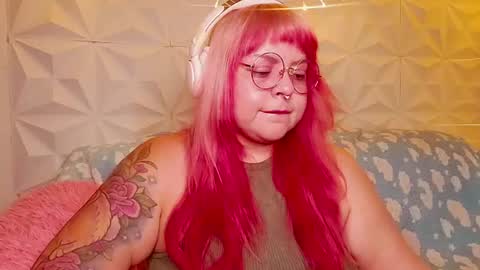 Snapshot of satyn_doll chatting on 06-21-26, 10:45 Gina George online show from 06-21-26, 10:45