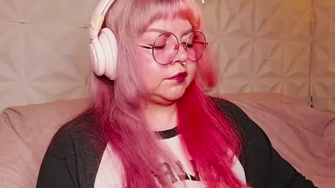 Snapshot of satyn_doll chatting on 07-25-26, 12:42 Gina George online show from 07-25-26, 12:42