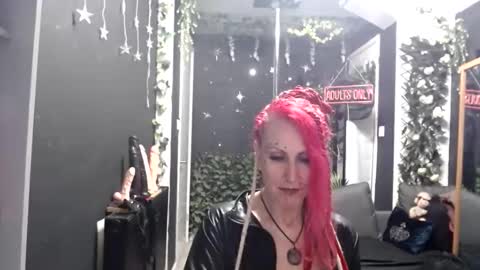 SaucySky online show from 04-10-26, 09:19