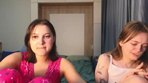 LUNA and ANNA    online show from 10-27-25, 06:01