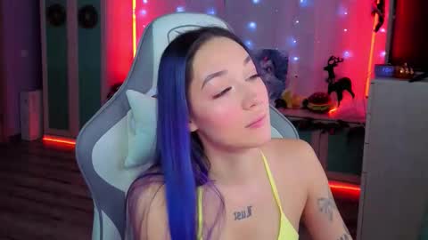 Snapshot of savage_lust_ chatting on 01-14-26, 04:07 Ariel online show from 01-14-26, 04:07