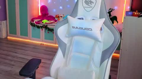 Snapshot of savage_lust_ chatting on 01-16-26, 04:38 Ariel online show from 01-16-26, 04:38