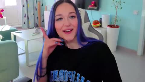 Snapshot of savage_lust_ chatting on 02-04-26, 04:40 Ariel online show from 02-04-26, 04:40