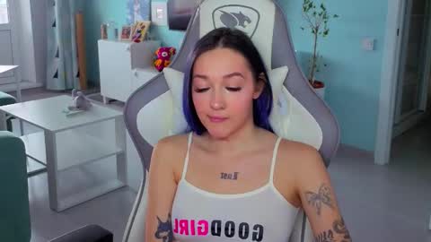 Snapshot of savage_lust_ chatting on 02-06-26, 03:33 Ariel online show from 02-06-26, 03:33