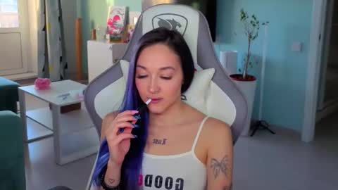 Snapshot of savage_lust_ chatting on 02-16-26, 02:29 Ariel online show from 02-16-26, 02:29