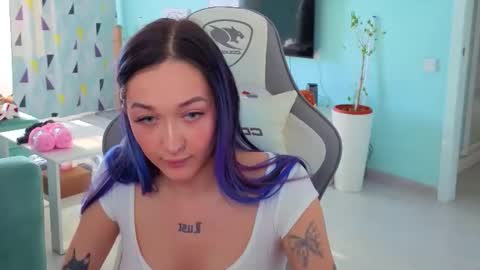 Snapshot of savage_lust_ chatting on 02-20-26, 06:26 Ariel online show from 02-20-26, 06:26