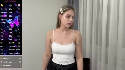 Snapshot of savagesigh chatting on 04-19-26, 06:10 savagesigh online show from 04-19-26, 06:10