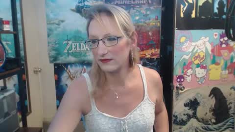 Savanah online show from 10-16-25, 05:47