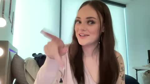 Snapshot of savannahgracewaters chatting on 05-17-26, 11:34 Savannah Waters online show from 05-17-26, 11:34