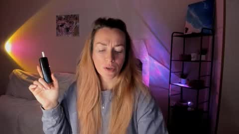 Snapshot of save_the_qween chatting on 10-26-25, 11:05 save the qween online show from 10-26-25, 11:05