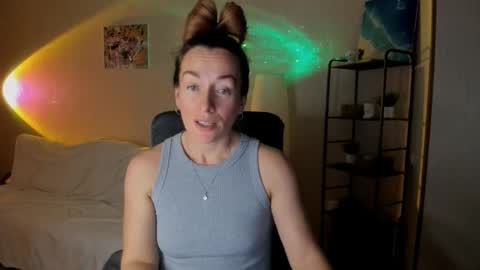 Snapshot of save_the_qween chatting on 11-04-25, 12:48 save the qween online show from 11-04-25, 12:48