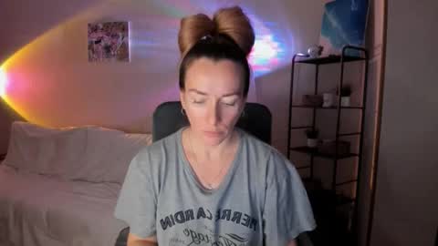 Snapshot of save_the_qween chatting on 11-08-25, 10:48 save the qween online show from 11-08-25, 10:48