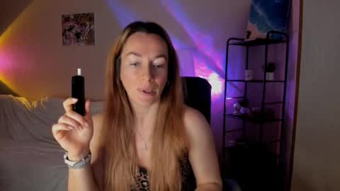 Snapshot of save_the_qween chatting on 11-23-25, 06:57 save the qween online show from 11-23-25, 06:57