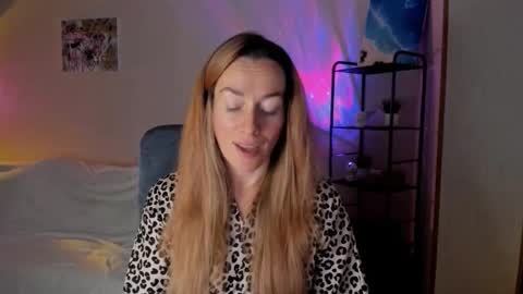 Snapshot of save_the_qween chatting on 11-29-25, 07:33 save the qween online show from 11-29-25, 07:33