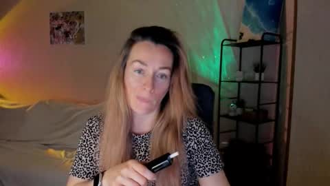 Snapshot of save_the_qween chatting on 12-04-25, 07:50 save the qween online show from 12-04-25, 07:50