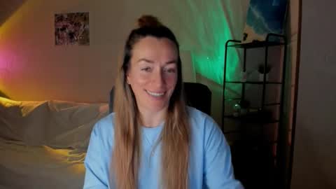 Snapshot of save_the_qween chatting on 12-05-25, 06:55 save the qween online show from 12-05-25, 06:55