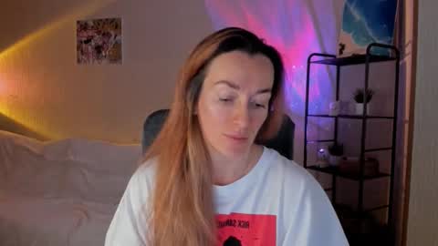 Snapshot of save_the_qween chatting on 12-18-25, 07:14 save the qween online show from 12-18-25, 07:14