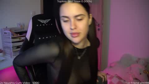 Snapshot of savvage_play chatting on 03-08-26, 04:44 Naomi online show from 03-08-26, 04:44