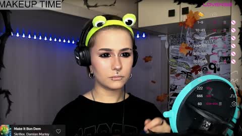 pronoun she. name Mary. age 21. online show from 12-15-24, 11:09