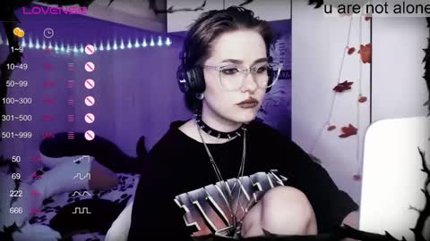 pronoun she. name Mary. age 21. online show from 02-14-25, 06:08