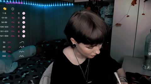 pronoun she. name Mary. age 21. online show from 02-23-25, 03:08