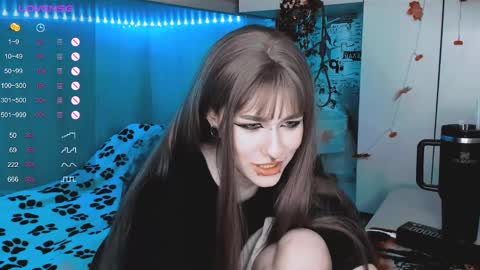 pronoun she. name Mary. age 21. online show from 03-03-25, 03:09