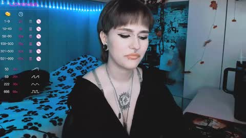 pronoun she. name Mary. age 21. online show from 03-04-25, 02:53