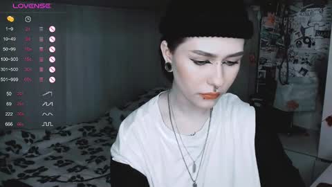 pronoun she. name Mary. age 21. online show from 03-07-25, 09:59