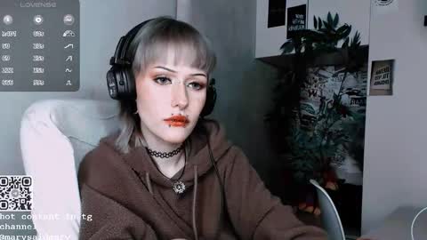 pronoun she. name Mary. age 21. online show from 09-24-25, 06:44